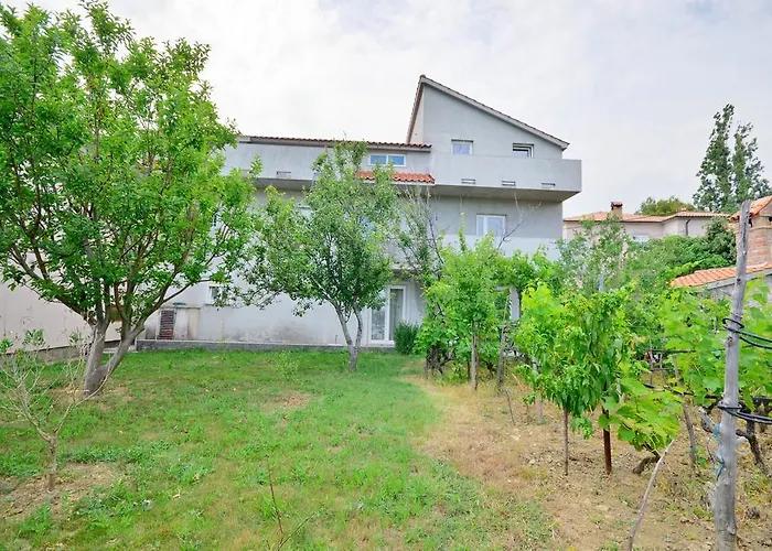 Apartament Sanja Palit