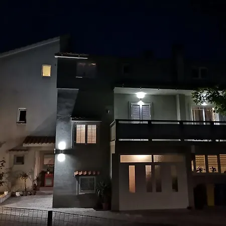 Apartament Sanja Palit