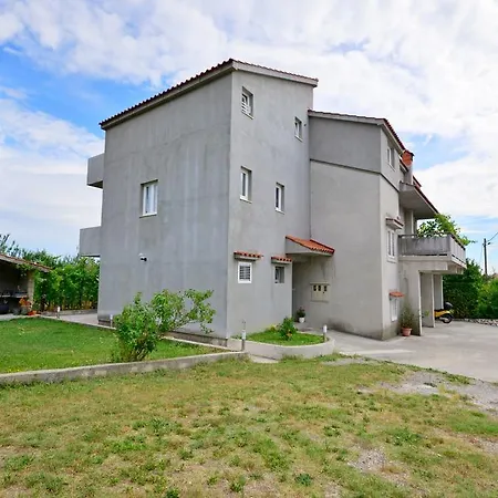 Apartament Sanja Palit